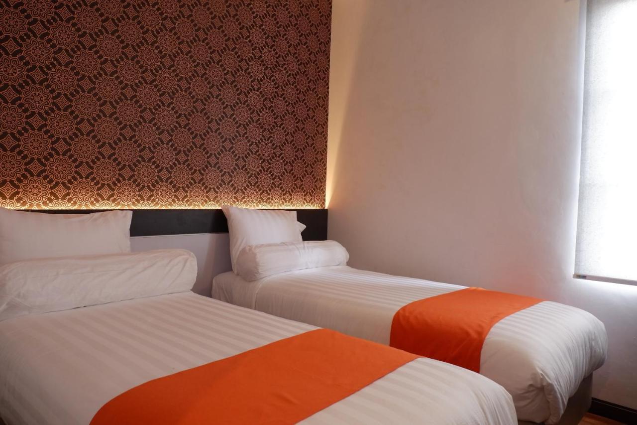 Front One Boutique Tugu Muda Semarang Hotel Eksteriør billede