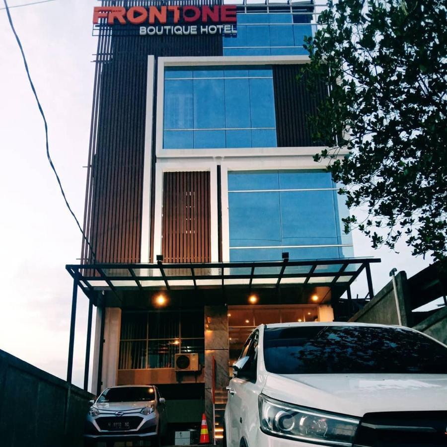 Front One Boutique Tugu Muda Semarang Hotel Eksteriør billede