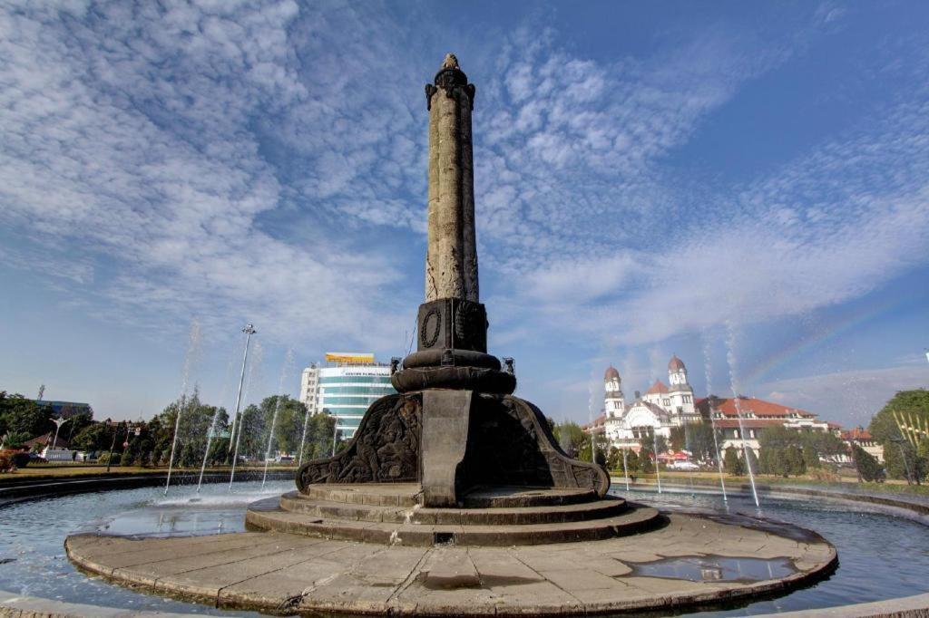 Front One Boutique Tugu Muda Semarang Hotel Eksteriør billede