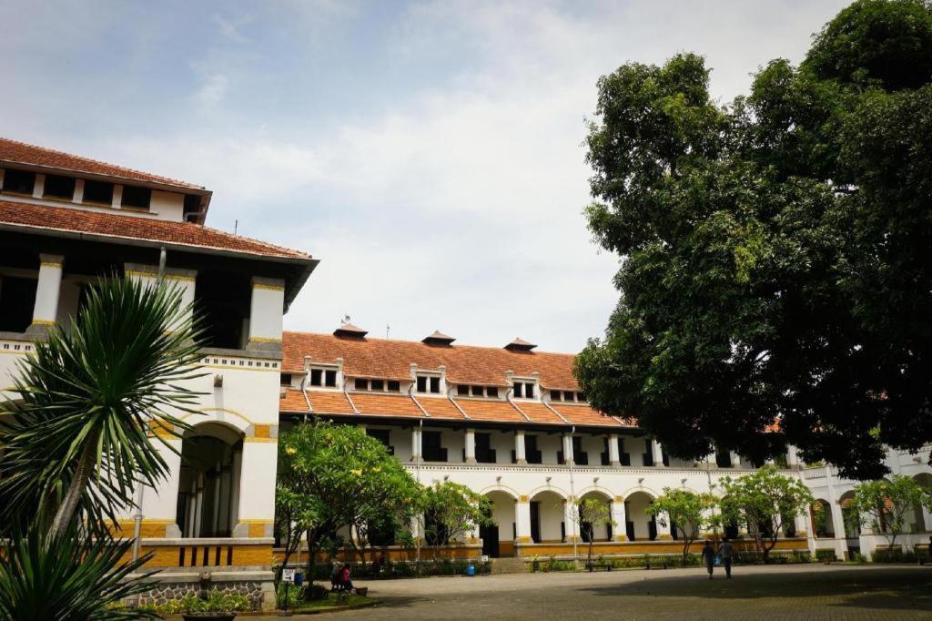Front One Boutique Tugu Muda Semarang Hotel Eksteriør billede