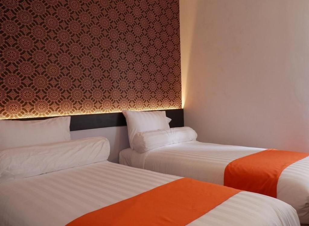 Front One Boutique Tugu Muda Semarang Hotel Eksteriør billede