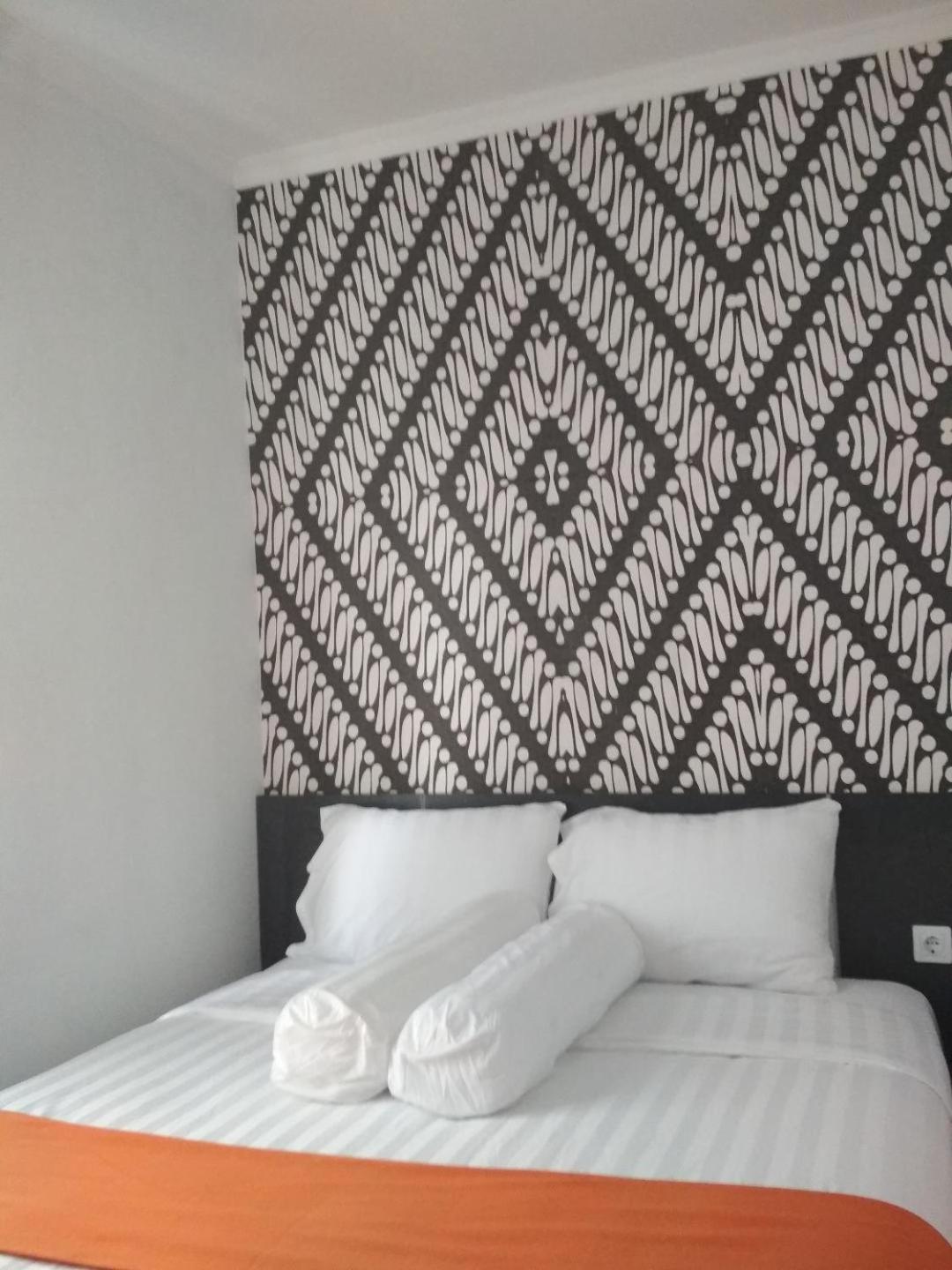 Front One Boutique Tugu Muda Semarang Hotel Eksteriør billede